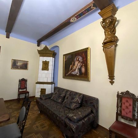 Апартаменти Королівські На Вулиці Лесі Українки 19 Lviv Ngoại thất bức ảnh