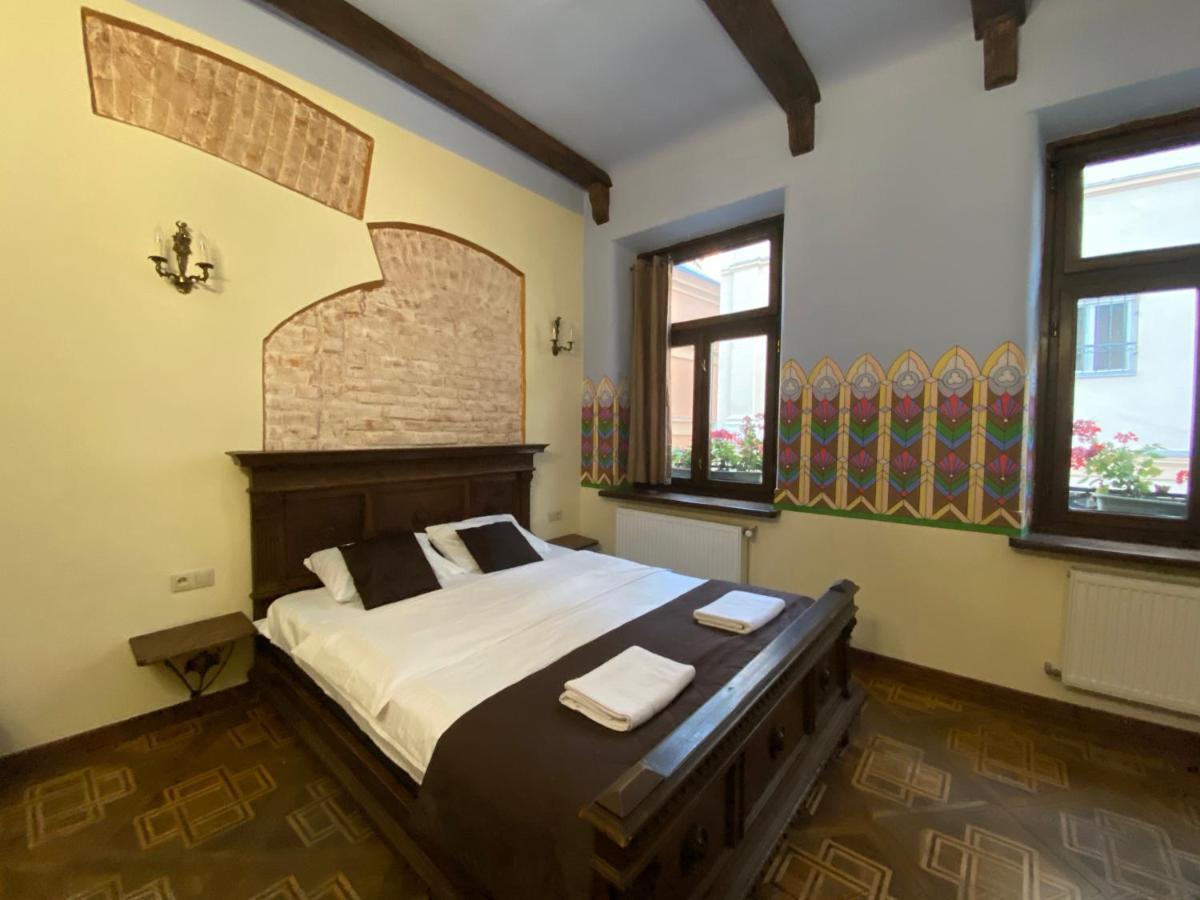 Апартаменти Королівські На Вулиці Лесі Українки 19 Lviv Ngoại thất bức ảnh
