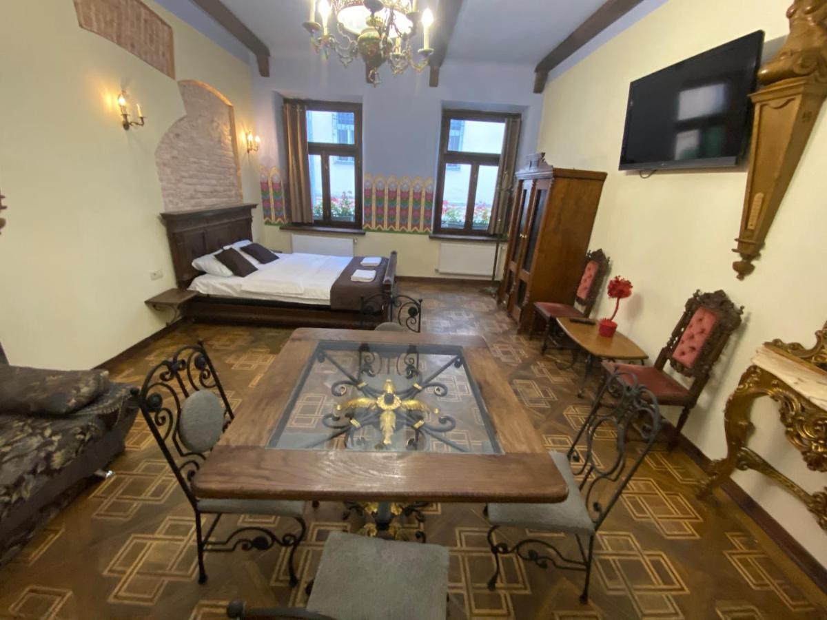 Апартаменти Королівські На Вулиці Лесі Українки 19 Lviv Ngoại thất bức ảnh