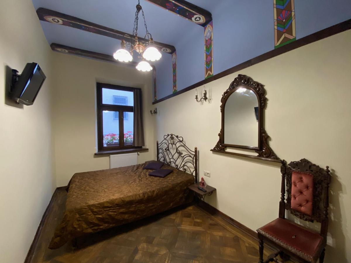Апартаменти Королівські На Вулиці Лесі Українки 19 Lviv Ngoại thất bức ảnh