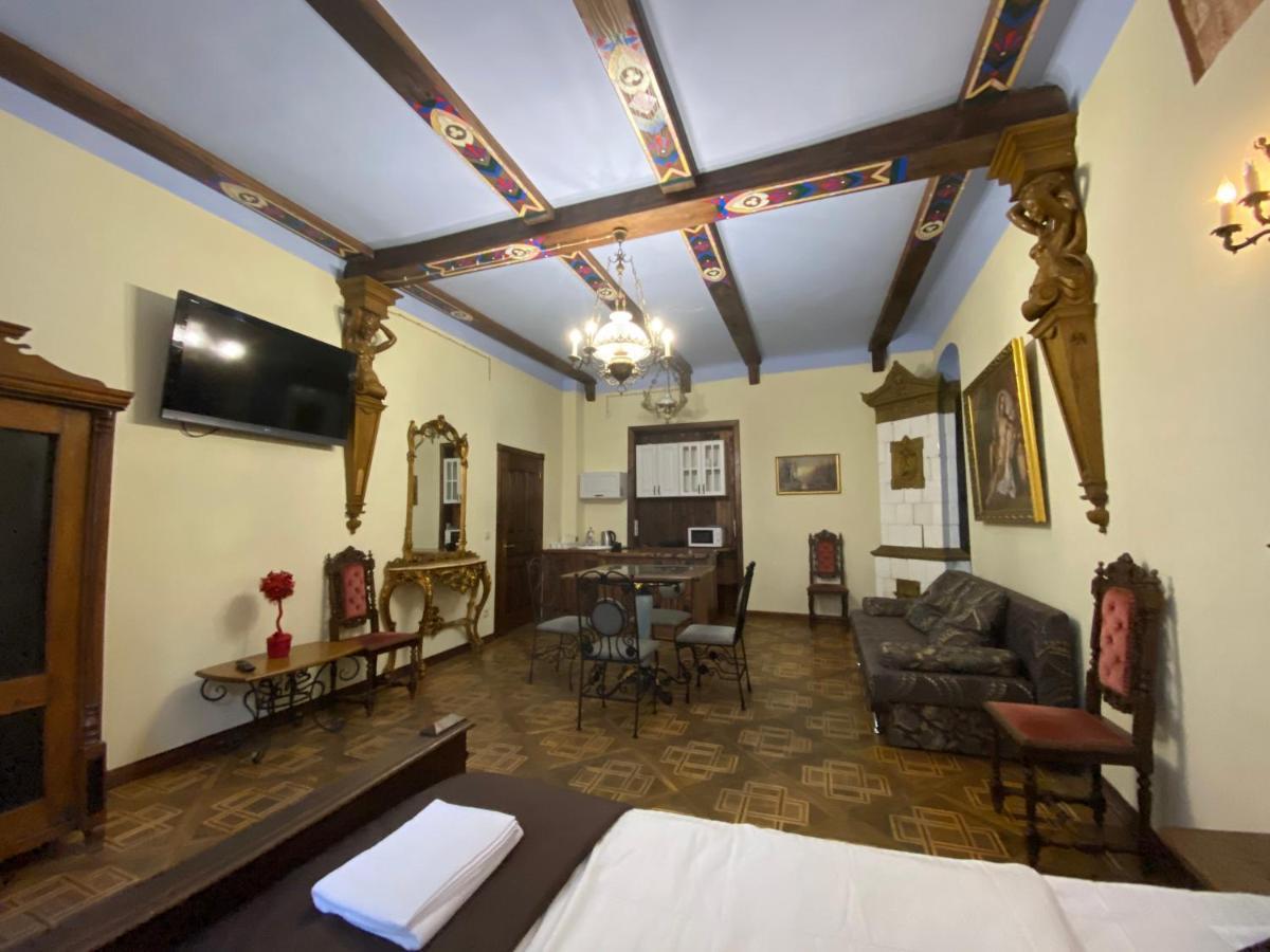 Апартаменти Королівські На Вулиці Лесі Українки 19 Lviv Ngoại thất bức ảnh