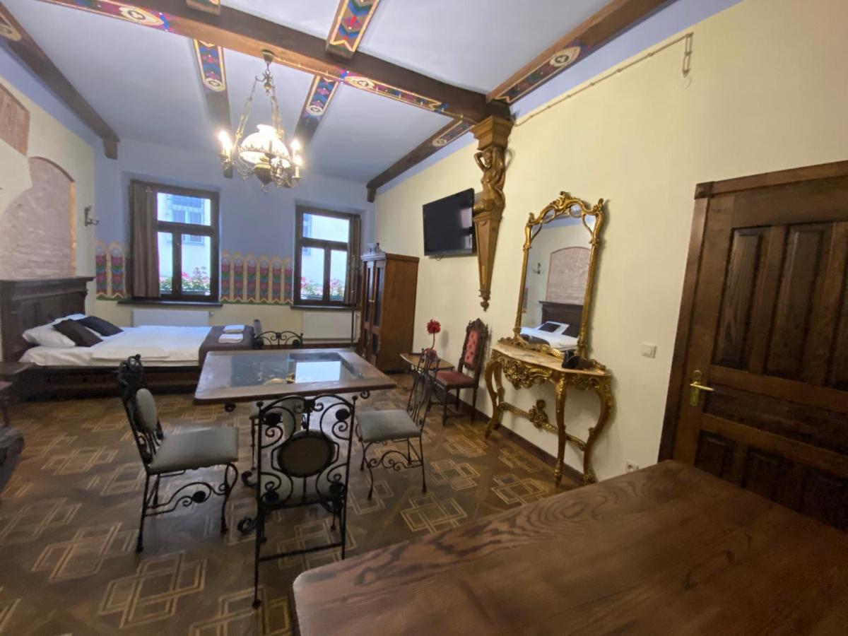 Апартаменти Королівські На Вулиці Лесі Українки 19 Lviv Ngoại thất bức ảnh