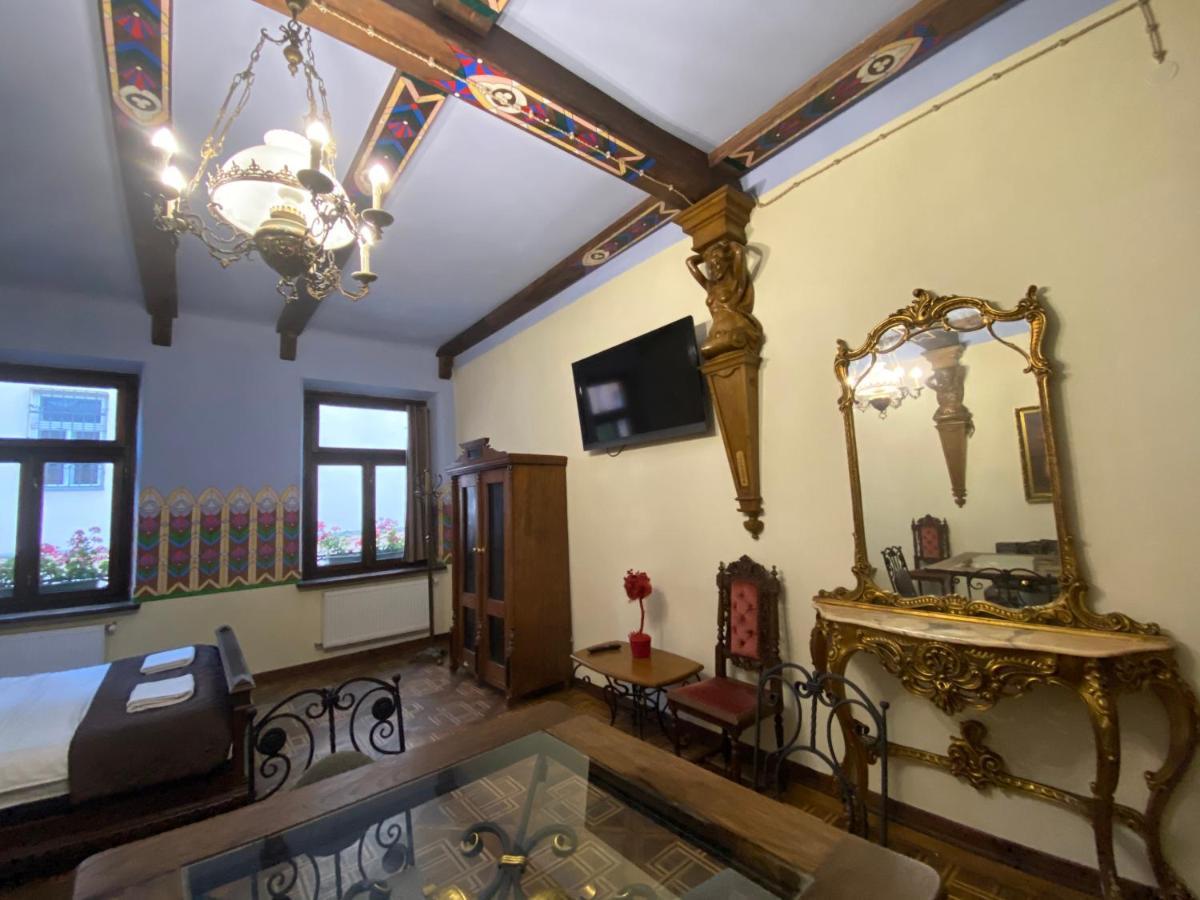 Апартаменти Королівські На Вулиці Лесі Українки 19 Lviv Ngoại thất bức ảnh