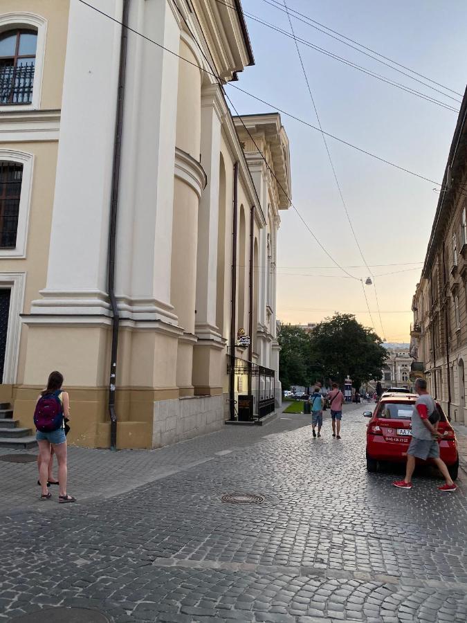 Апартаменти Королівські На Вулиці Лесі Українки 19 Lviv Ngoại thất bức ảnh