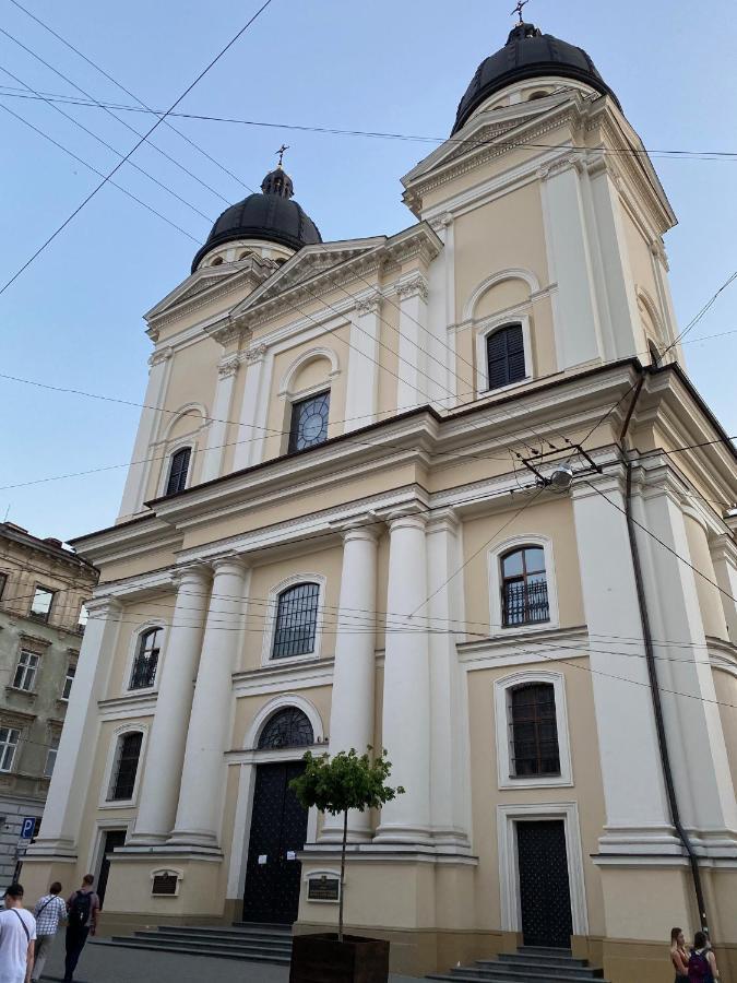 Апартаменти Королівські На Вулиці Лесі Українки 19 Lviv Ngoại thất bức ảnh