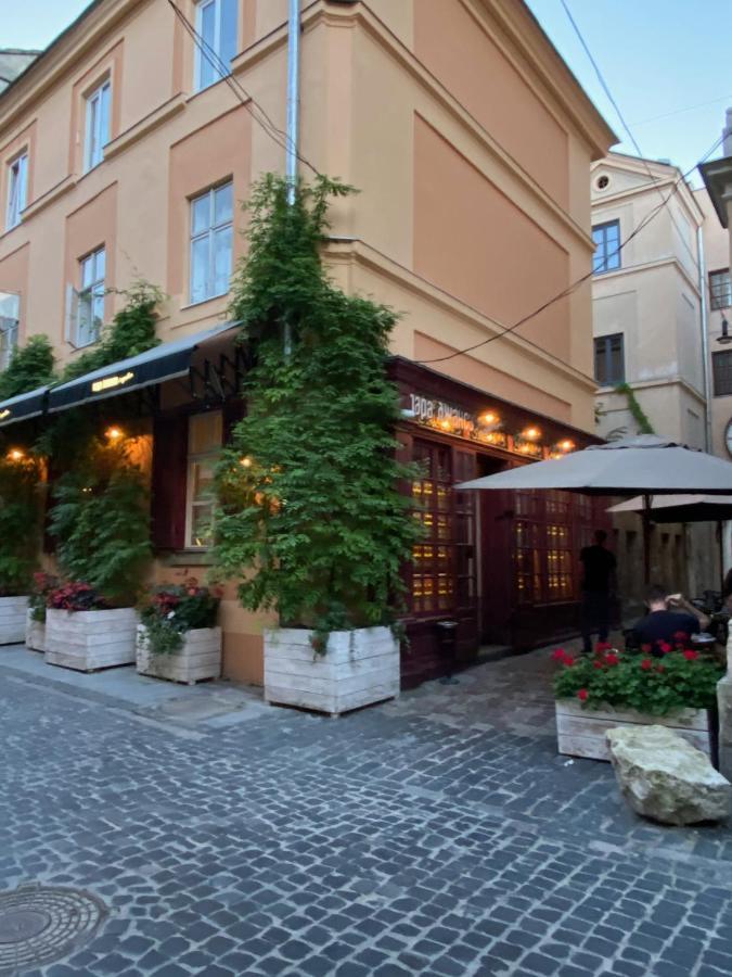Апартаменти Королівські На Вулиці Лесі Українки 19 Lviv Ngoại thất bức ảnh