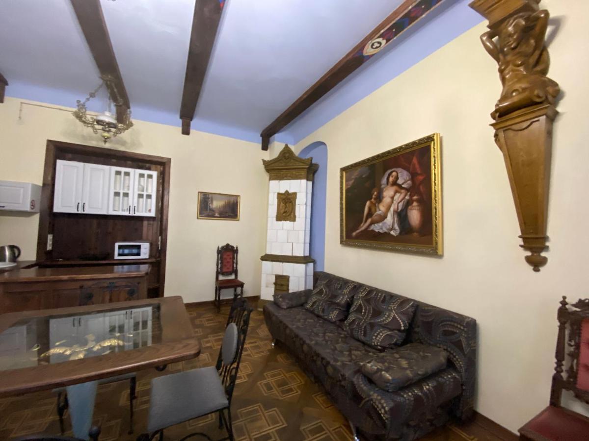 Апартаменти Королівські На Вулиці Лесі Українки 19 Lviv Ngoại thất bức ảnh