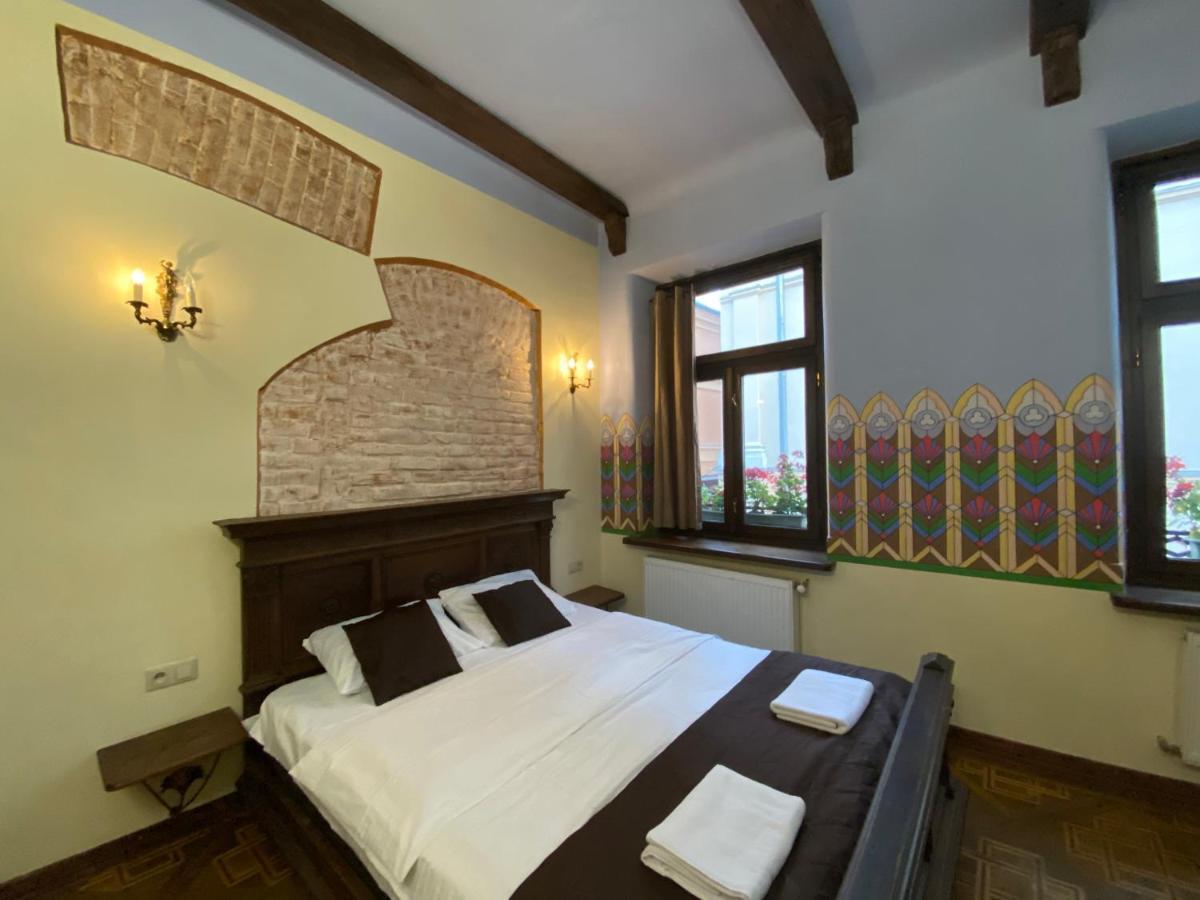 Апартаменти Королівські На Вулиці Лесі Українки 19 Lviv Ngoại thất bức ảnh