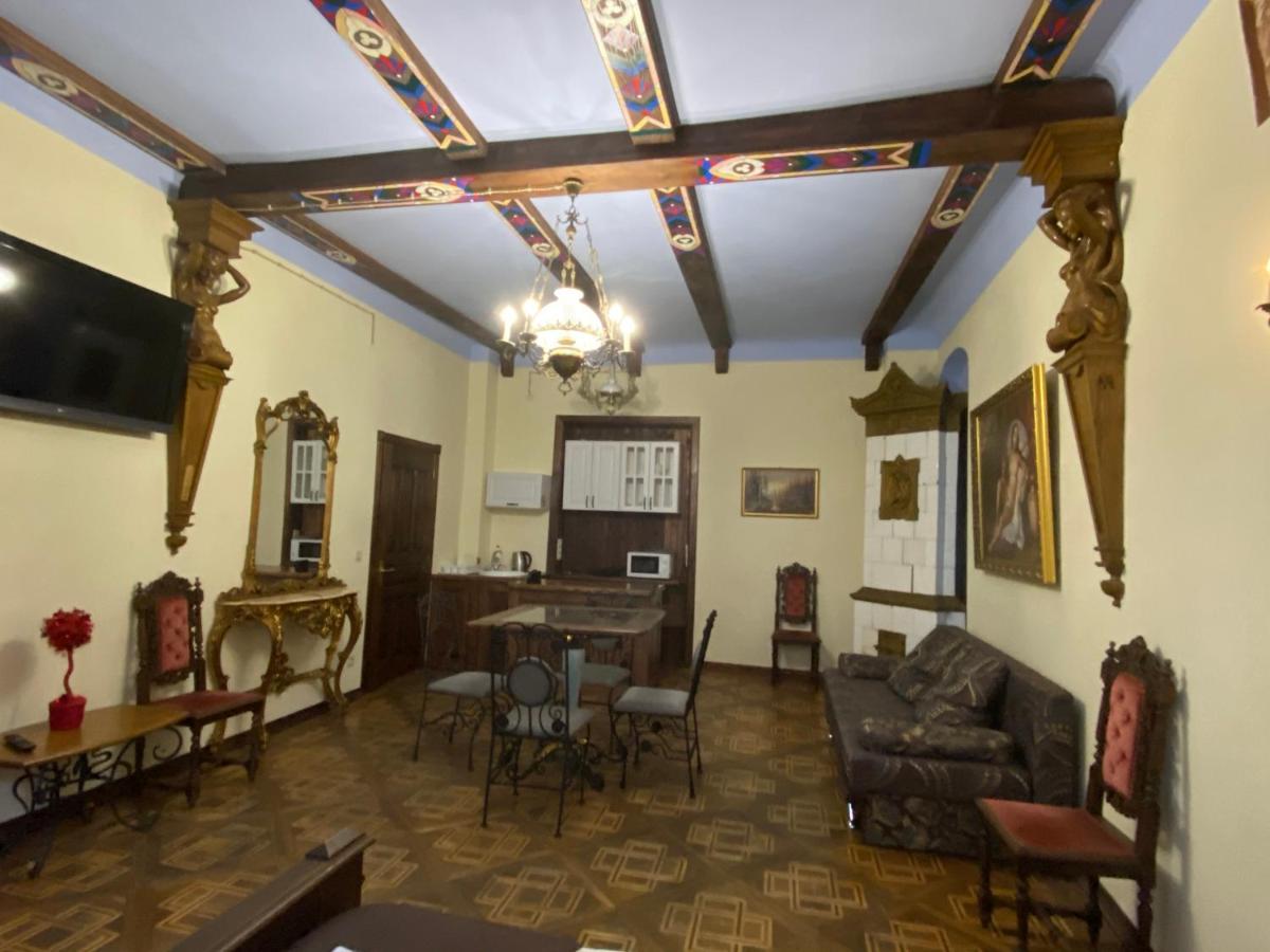 Апартаменти Королівські На Вулиці Лесі Українки 19 Lviv Ngoại thất bức ảnh