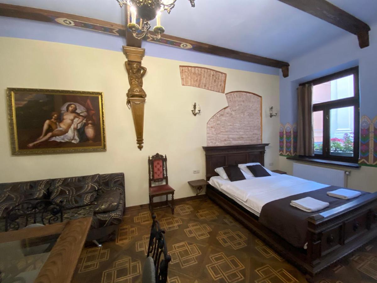 Апартаменти Королівські На Вулиці Лесі Українки 19 Lviv Ngoại thất bức ảnh