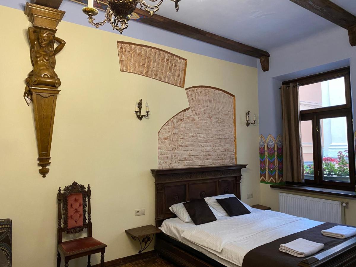 Апартаменти Королівські На Вулиці Лесі Українки 19 Lviv Ngoại thất bức ảnh