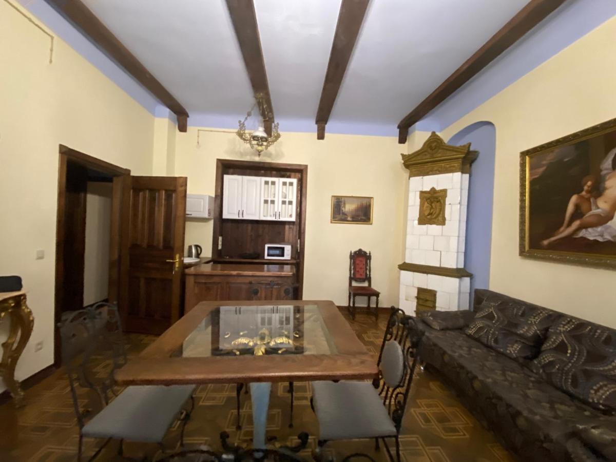 Апартаменти Королівські На Вулиці Лесі Українки 19 Lviv Ngoại thất bức ảnh