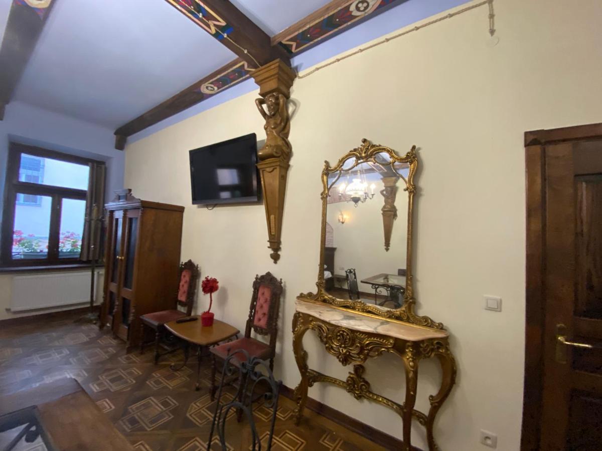 Апартаменти Королівські На Вулиці Лесі Українки 19 Lviv Ngoại thất bức ảnh